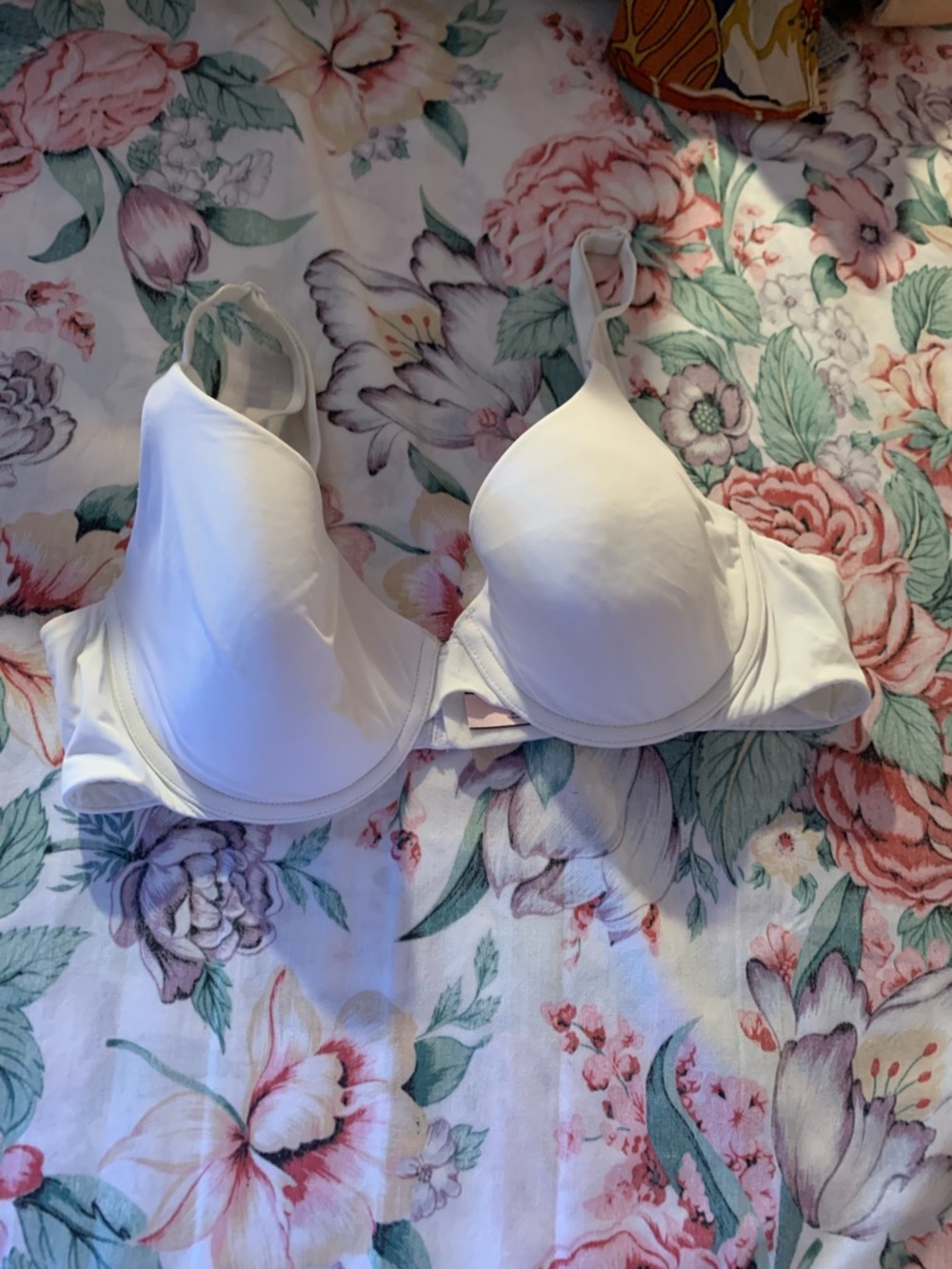 Victoria Secret White T-Shirt Bra Underwire Support With Padding Size 34 B